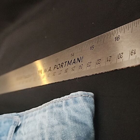 CALVIN KLEIN JEANS Raw Hem Denim 5 Pocket Shorts - Picture 7 of 12